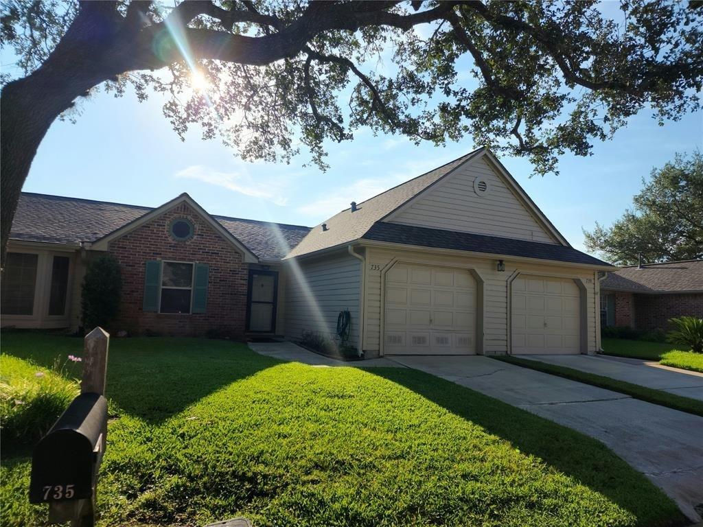 735 E Country Grove Cir, Pearland, TX 77584 Condo for Rent in