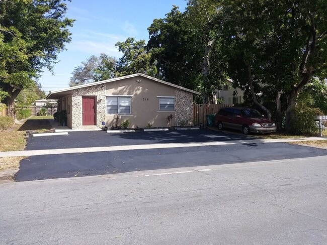 Foto del edificio - 218 SW 14th St