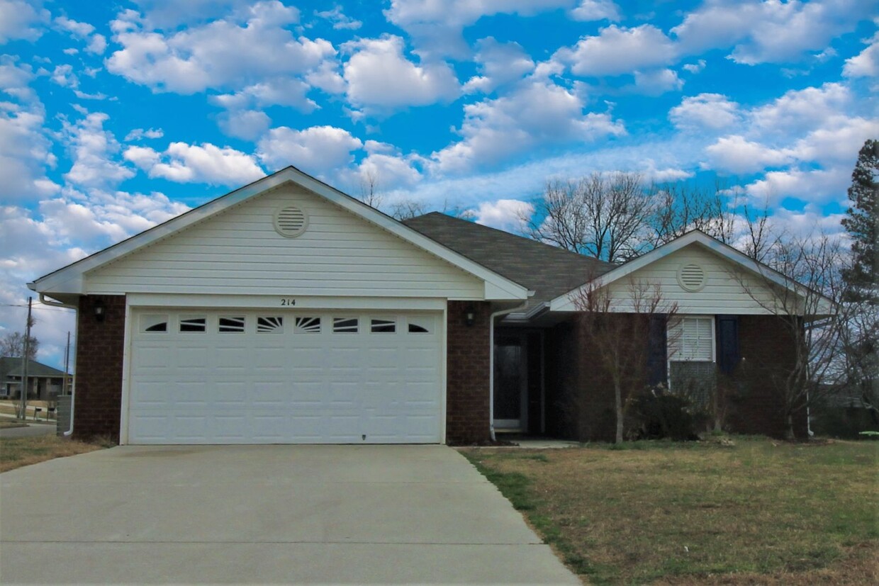 Primary Photo - Beautiful Home in Harvest