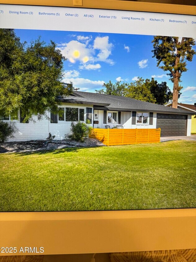 Foto principal - 1322 E 2nd St