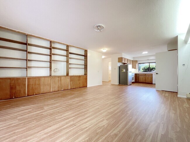 Building Photo - 4/2 Pet Friendly Spacious Beachside Kailua...
