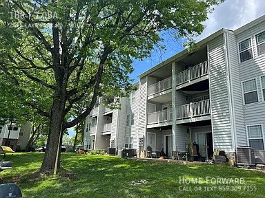 Foto del edificio - 2414 Lake Park Rd
