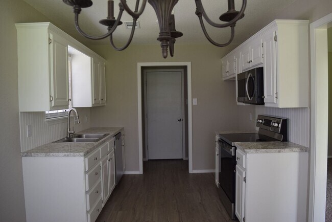 Foto del edificio - 700 Cedar Ln