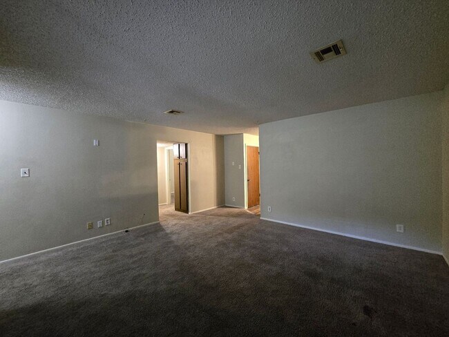 Building Photo - WATER INCLUDED - AVAILABLE NOW!