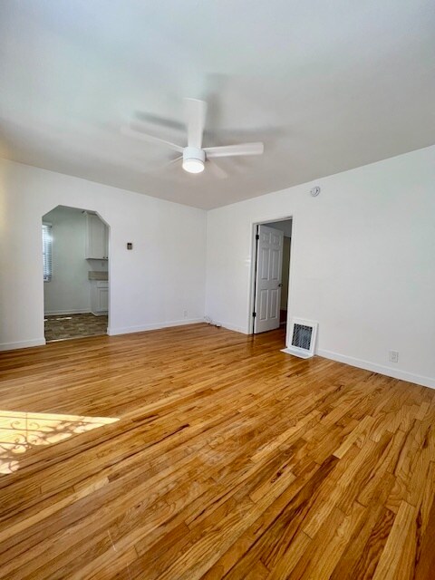Foto del edificio - 642 Rose Ave