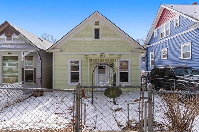 Building Photo - 819 E Kiowa St
