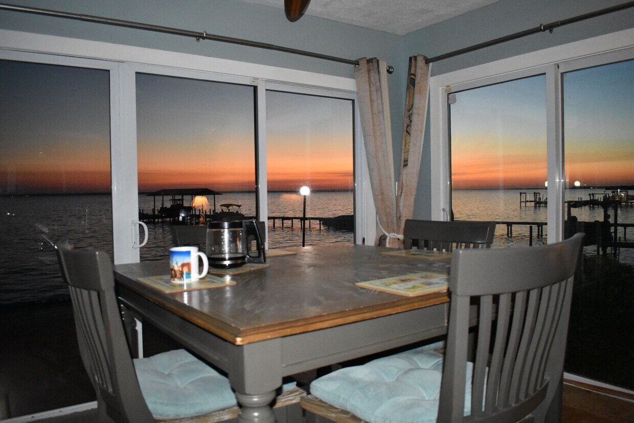 Foto principal - Waterfront Paradise - Fully Furnished Town...