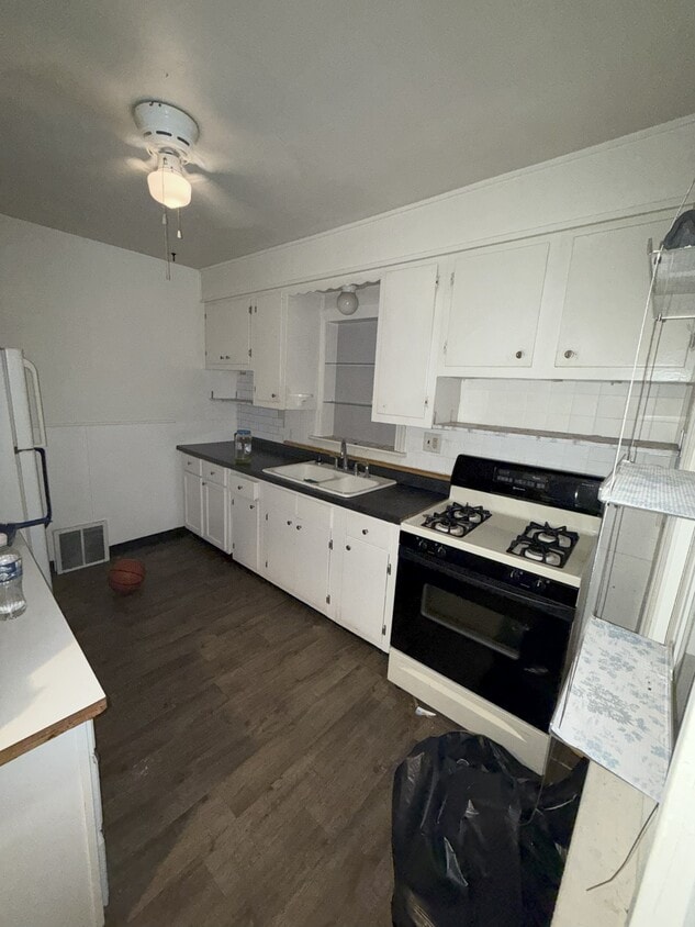 Building Photo - 742 Colonial Dr