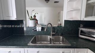 Building Photo - 2141 Biarritz Dr