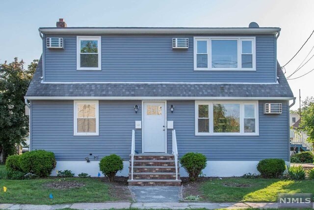 Building Photo - 228 Elm St