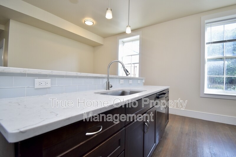 Primary Photo - 105 Peete St