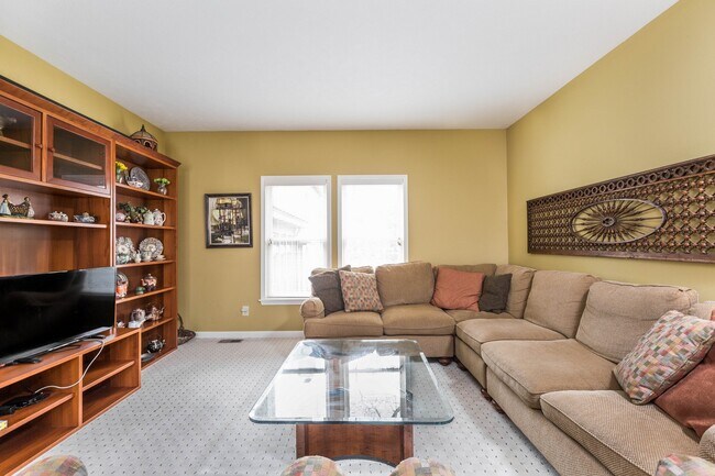Living Room - 527 Lockerbie St