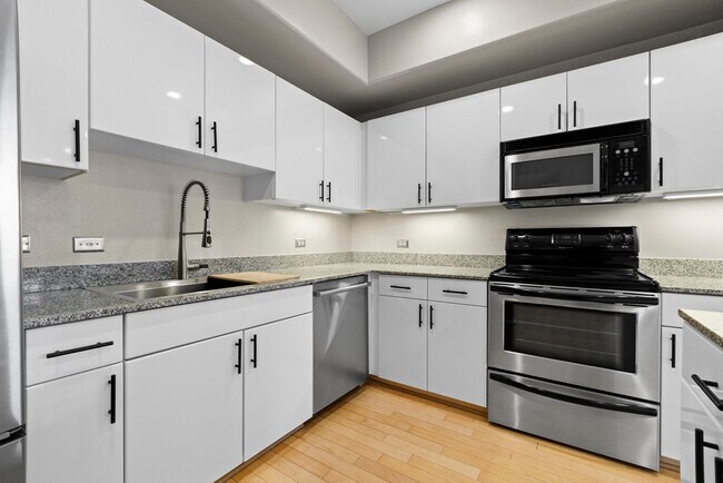 Foto del edificio - 1643 6th Ave