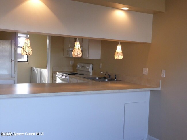 Building Photo - 2175 Highland Ave