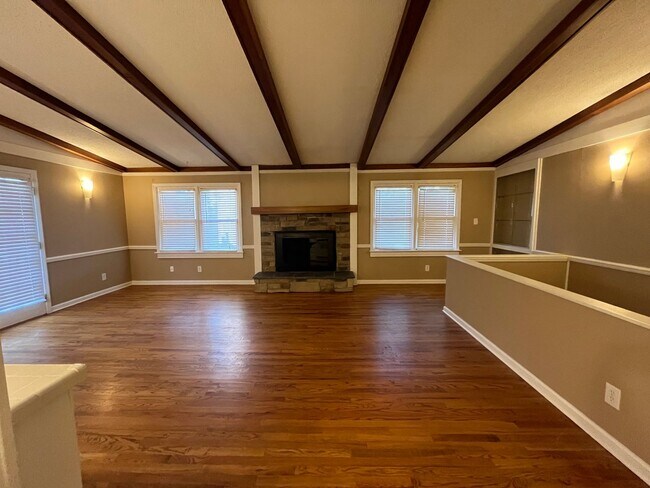 Building Photo - 2206 Briarcliff Dr