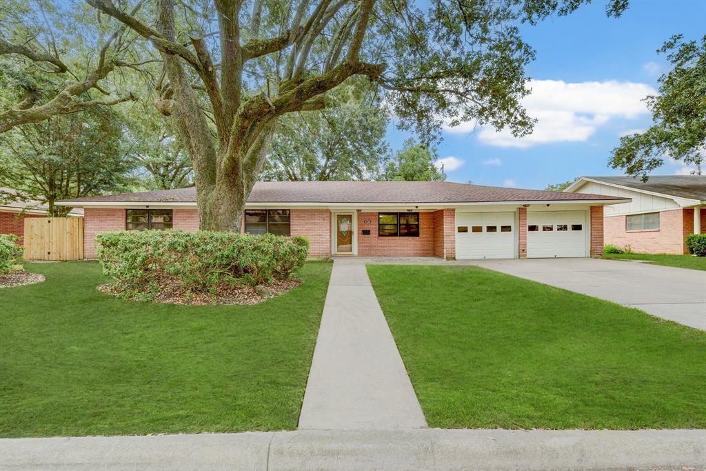 Primary Photo - 803 Rosewood Dr