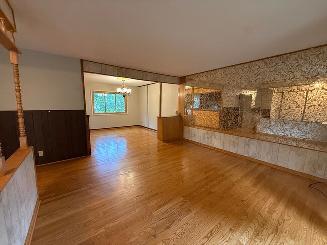 Building Photo - 613 Newberry Dr