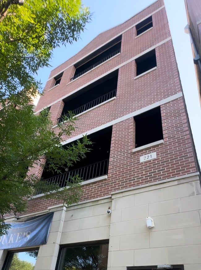 Building Photo - 221 E 31st St