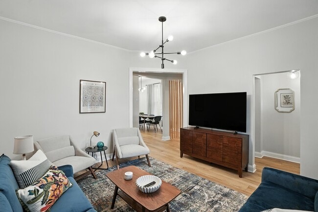 Building Photo - 1116 W Roscoe St