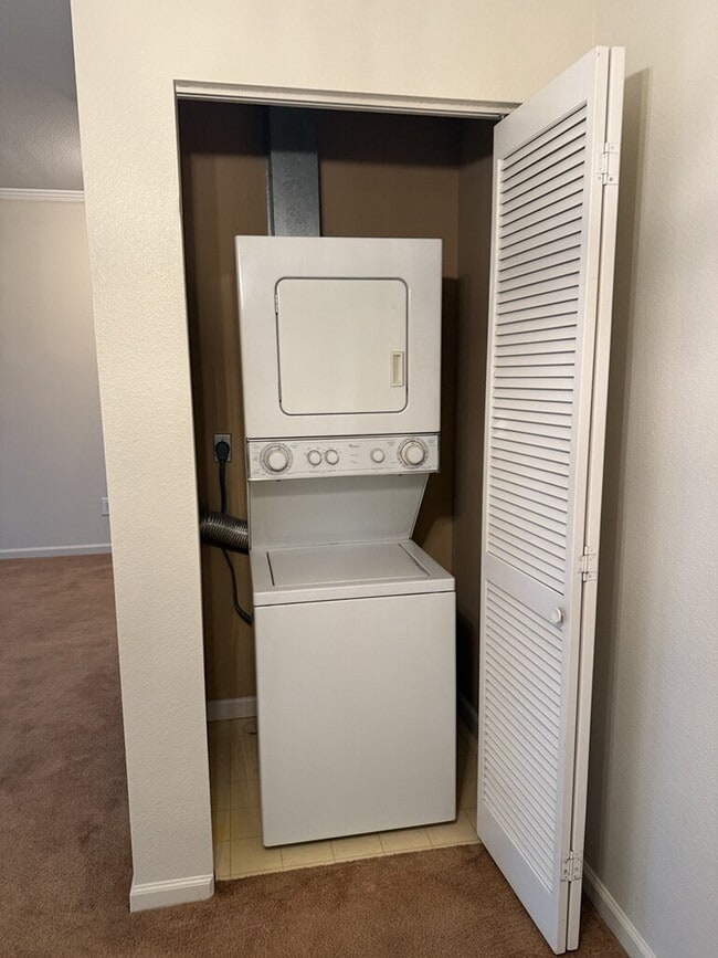 Foto del edificio - 375 Central Ave