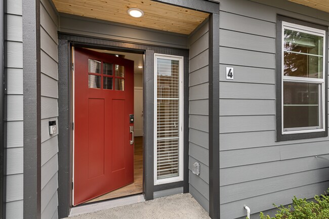 Building Photo - 3 bedroom | 3.5 Bathrooms | 1484sf