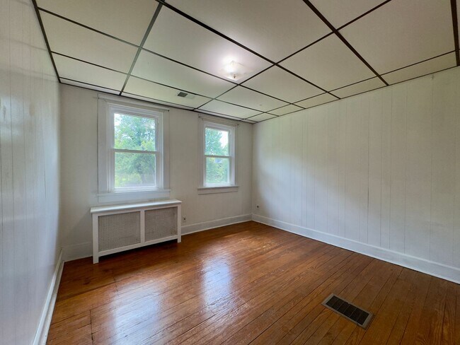 Charming 3 Bedroom/1.5 Bathroom Home in Ha... - Charming 3 Bedroom/1.5 Bathroom Home in Ha...