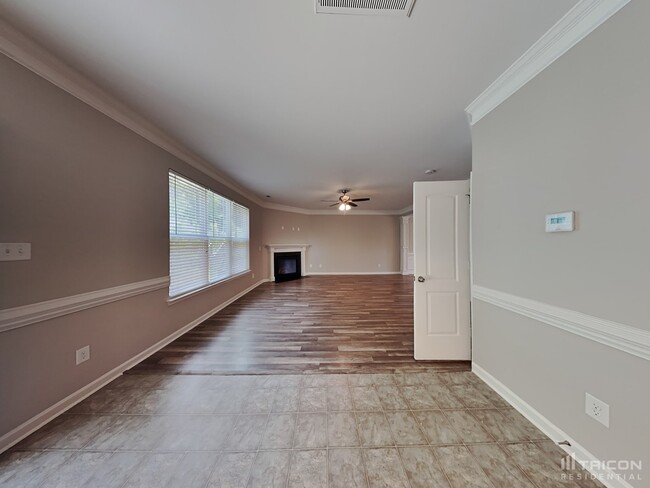 Building Photo - 735 Twickenham Ln