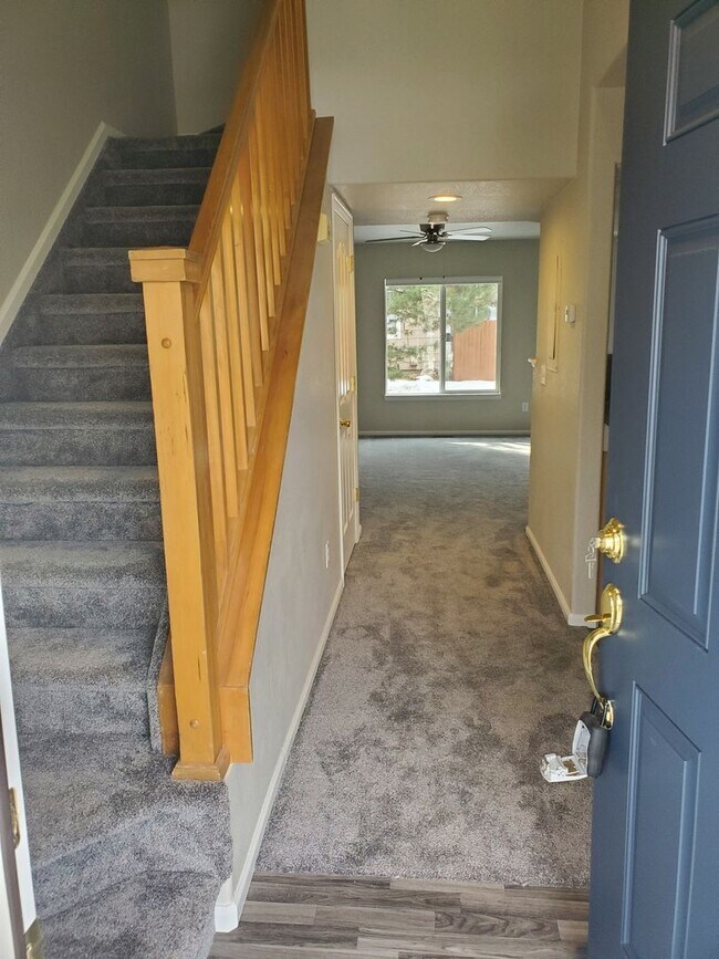 Building Photo - Spacious 3 Bedroom Townhome in Fort Collins Available for August!