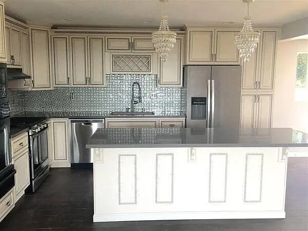Primary Photo - 940 W Muirlands Dr