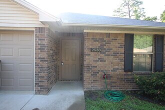 Building Photo - 2538-2538 Westminster Dr