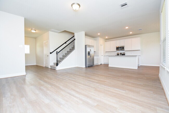 Building Photo - 27131 Grey Fox Run