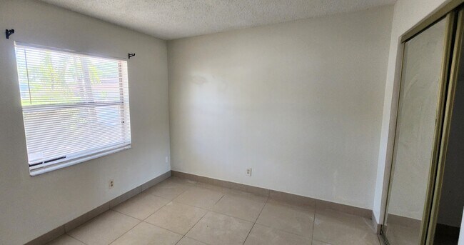Foto del edificio - 6943 SW 40th St