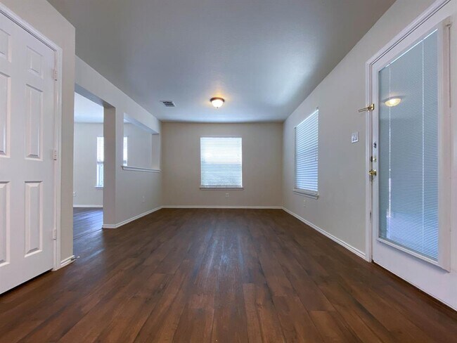 Foto del edificio - 18000 Great Basin Ave