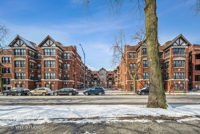 Building Photo - 5726 S King Dr