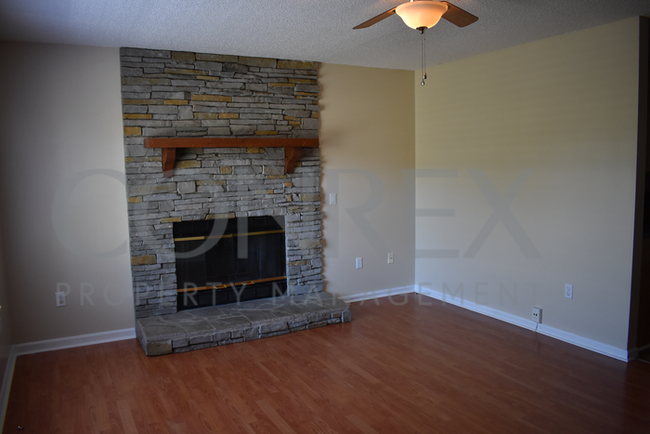 Building Photo - Lakeview Home