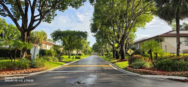 Foto del edificio - 21810 Cypress Cir