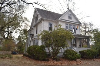 Building Photo - 413 W Main St