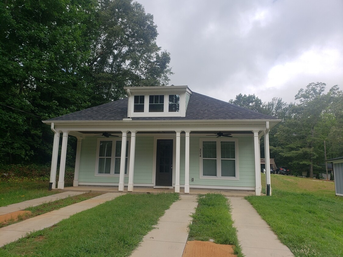 Primary Photo - 214 Forest Dr