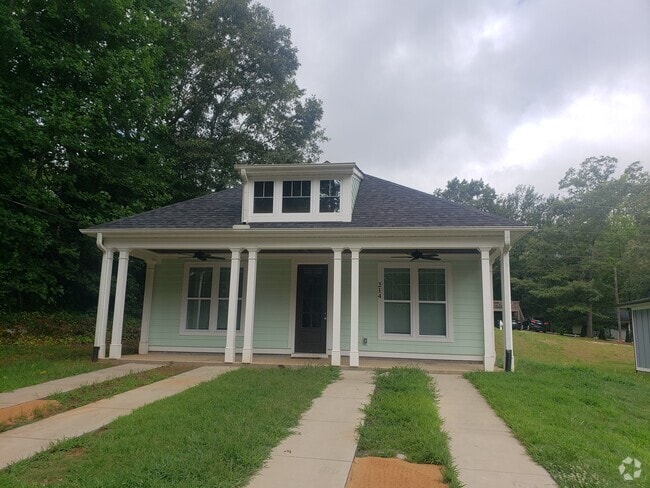 Building Photo - 214 Forest Dr