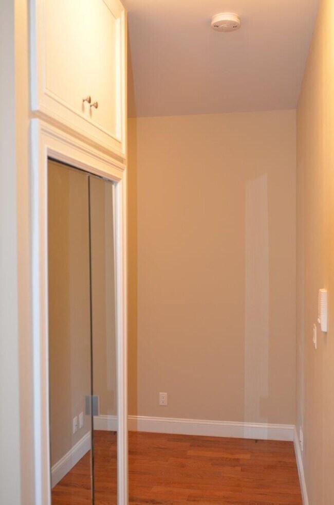 Hallway - 56 Jewel St