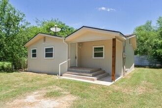 Building Photo - 1000 Qualia Dr