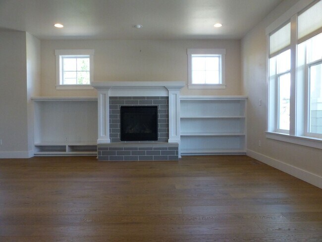 Building Photo - Beautiful 3 Bed/2.5 Bath Home in NW Bend - Fields Street
