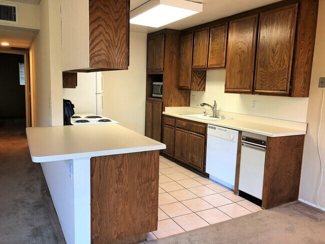 Foto del edificio - *** Move in Special*** Beautiful Condo in quiet community in Collwood Meadows