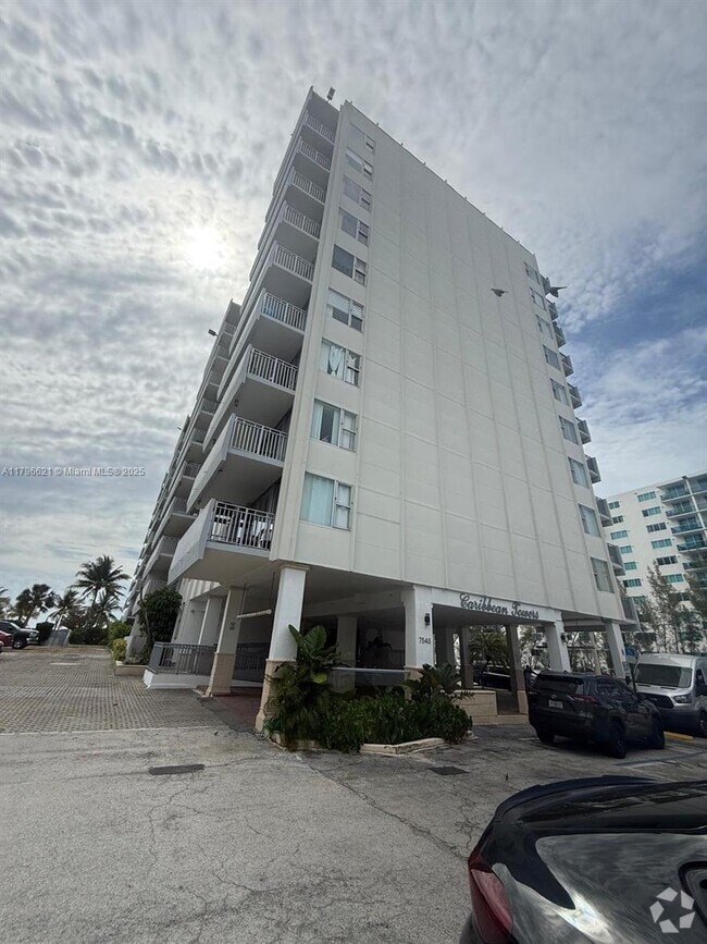 Building Photo - 7545 E Treasure Dr