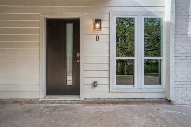 Foto del edificio - 6204 Shadow Valley Dr