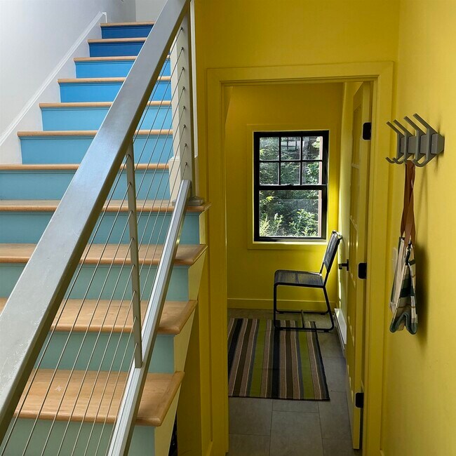 Foto del edificio - 393 Brackett Rd
