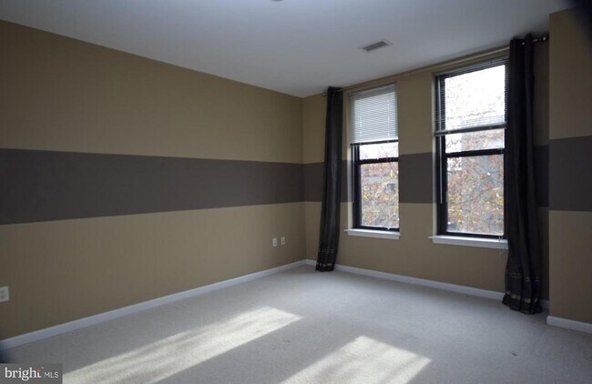 Foto del edificio - 444 W Broad St