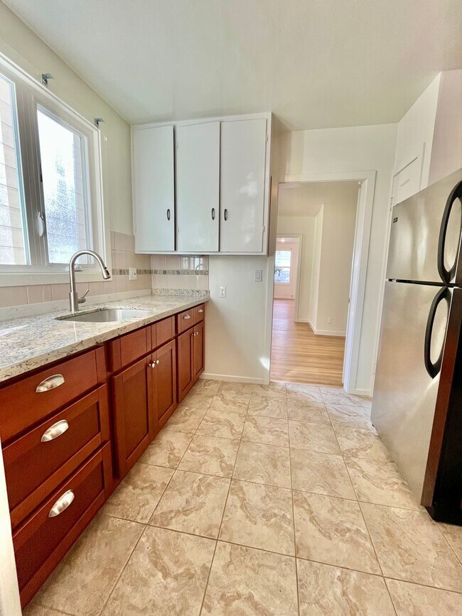 Foto del edificio - Located on amazing Lake Street 1Bed/1Bath