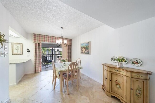 Foto del edificio - 788 Park Shore Dr