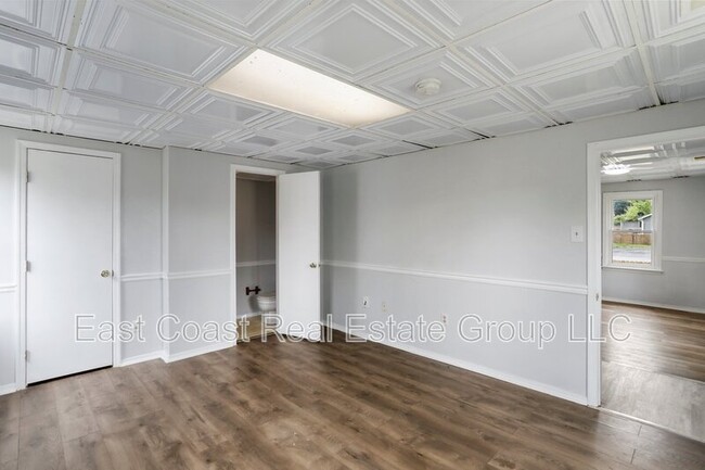 Building Photo - 500 N Marshall St